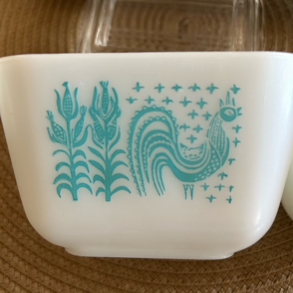 Pyrex set of 3 Butterprint Amish Turquoise Fridgies with lids - Picture 10 of 12